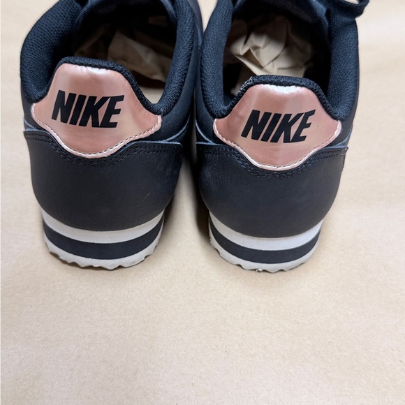 Nike classic Cortez black rose gold Women's Black Sneakers size: 9 - Picture 6 of 8
